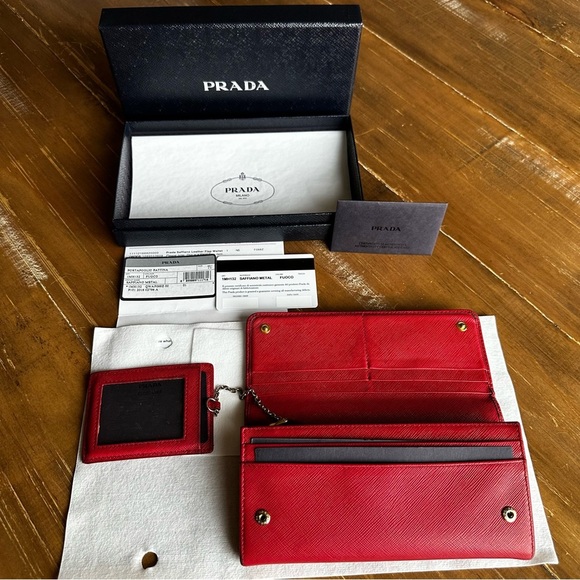 Authentic Prada Portafoglio Pattina
Large Saffiano Leather Wallet Fiery Red - Picture 12 of 16